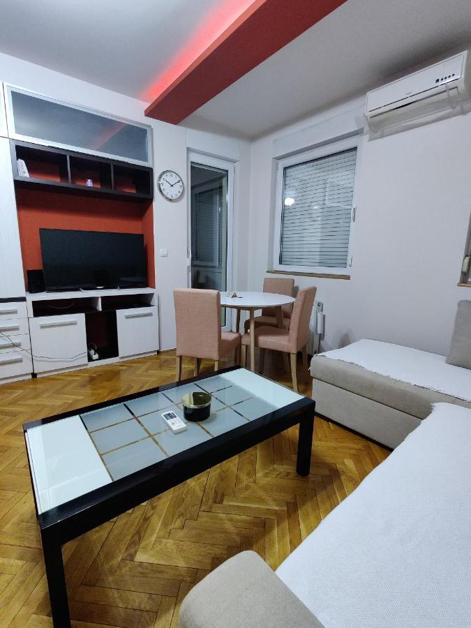 Maja Apartment Novi Sad Buitenkant foto